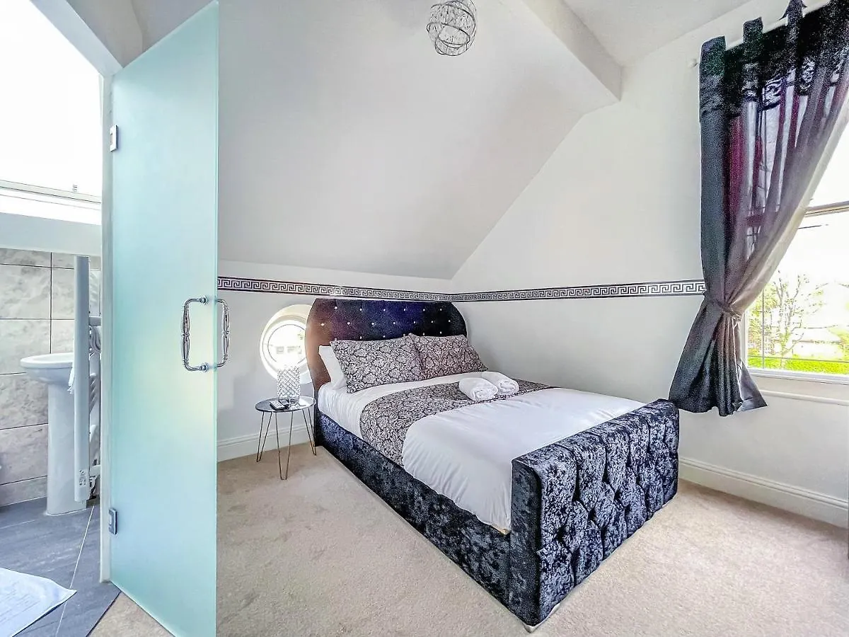 *Rd9Bc* For Your Most Relaxed & Cosy Stay + Free Parking + Free Fast Wifi * 리즈 0*,